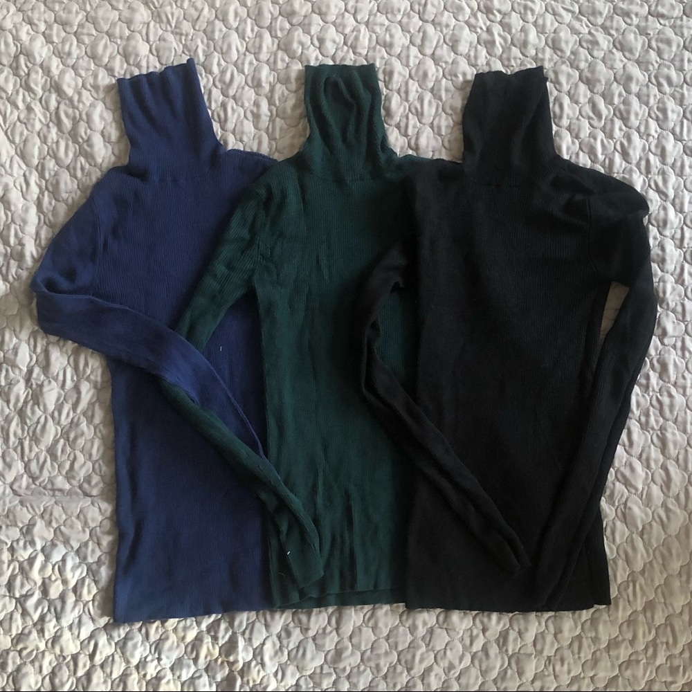 3 fitted turtleneck sweaters